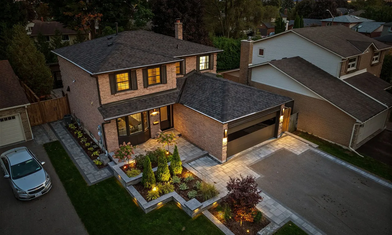 1437 Manitou Crt, Oshawa, ON L1G 7P8