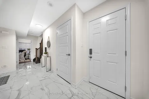 3400 Swordbill St, Pickering, ON L1X 0N1