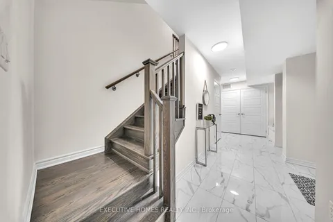 3400 Swordbill St, Pickering, ON L1X 0N1