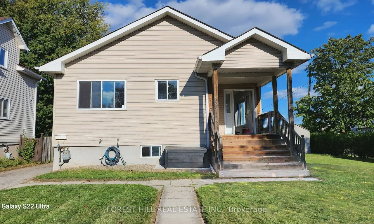 285 Burk St, Oshawa, ON L1J 4C5