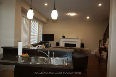 43 Vivian Dr, Clarington, ON L1E 0C3