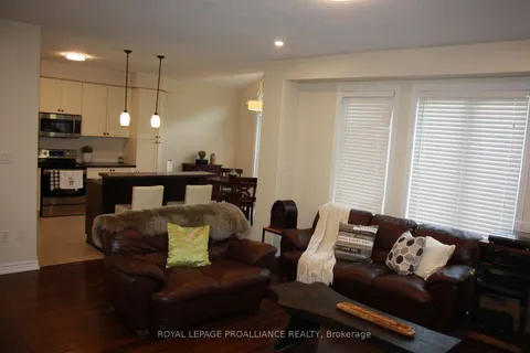 43 Vivian Dr, Clarington, ON L1E 0C3