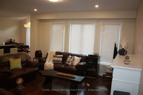 43 Vivian Dr, Clarington, ON L1E 0C3