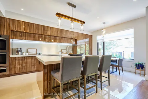 18 Coxwell Blvd, Toronto, ON M4C 3G7