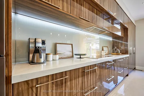 18 Coxwell Blvd, Toronto, ON M4C 3G7