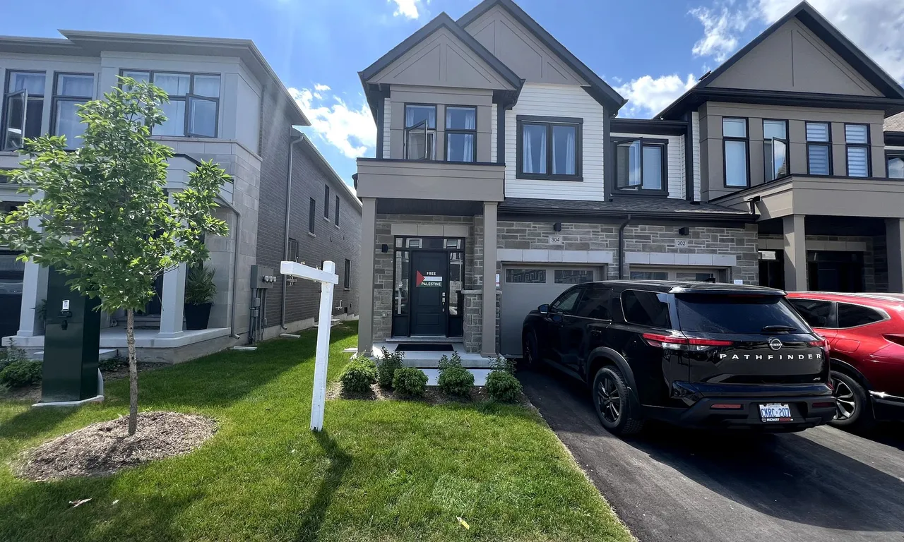304 Okanagan Path, Oshawa, ON L1H 6T6