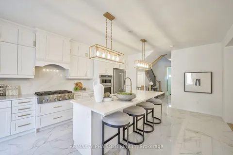 1465 Mockingbird Sq, Pickering, ON L1X 0N8