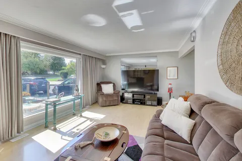 546 Sheppard Ave, Pickering, ON L1V 1G3