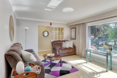 546 Sheppard Ave, Pickering, ON L1V 1G3