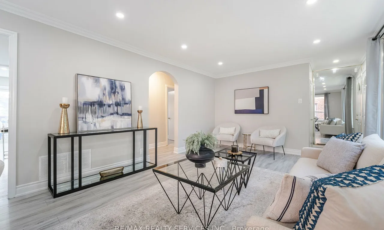 19 Horton Blvd, Toronto, ON M1J 1K7