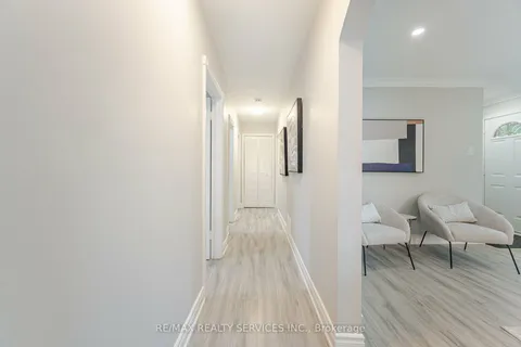 19 Horton Blvd, Toronto, ON M1J 1K7