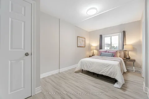 19 Horton Blvd, Toronto, ON M1J 1K7