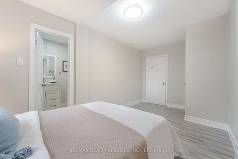 19 Horton Blvd, Toronto, ON M1J 1K7