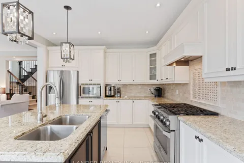 13 Coach Cres, Whitby, ON L1R 0K8