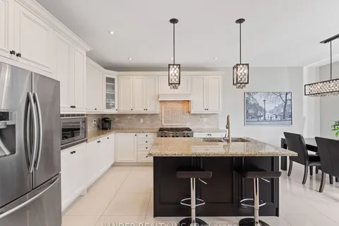 13 Coach Cres, Whitby, ON L1R 0K8
