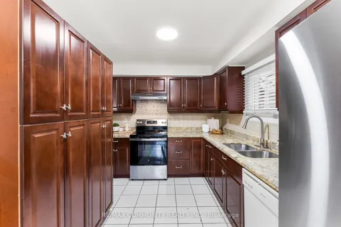 1645 Middleton St, Pickering, ON L1X 2K1