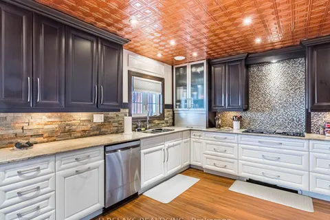 172 Melissa Cres, Whitby, ON L1N 8G8