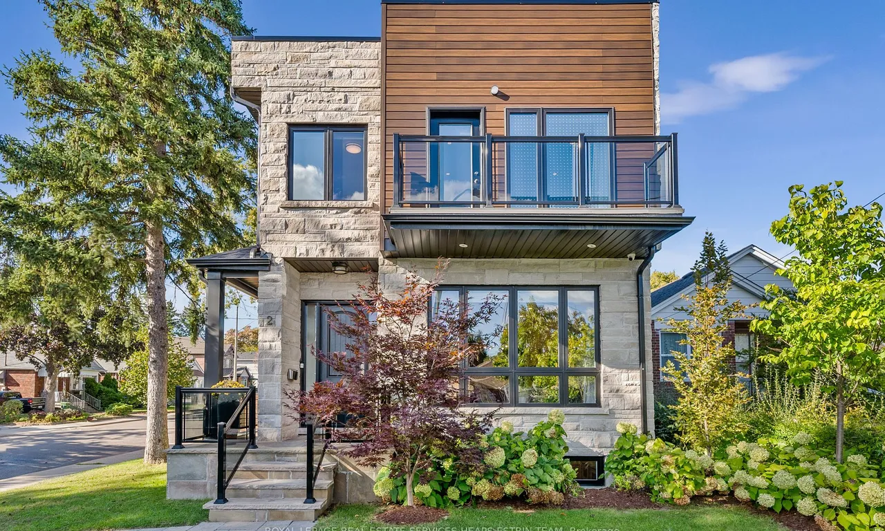 2 Dunkirk Rd, Toronto, ON M4C 2L9