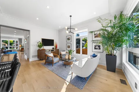 2 Dunkirk Rd, Toronto, ON M4C 2L9