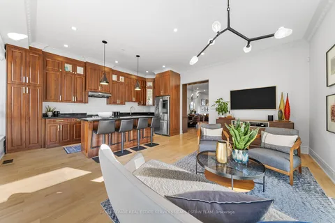 2 Dunkirk Rd, Toronto, ON M4C 2L9