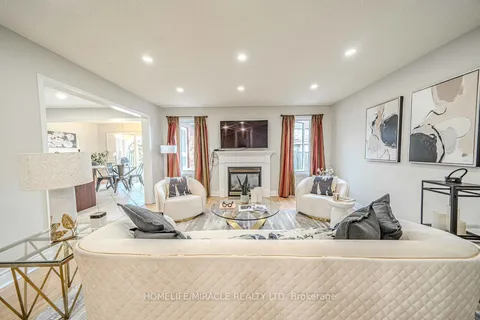 47 Gabrielle Cres, Whitby, ON L1R 3M5