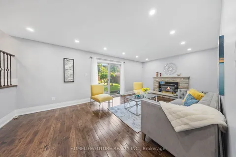 2 Feagan Dr, Toronto, ON M1C 3B7