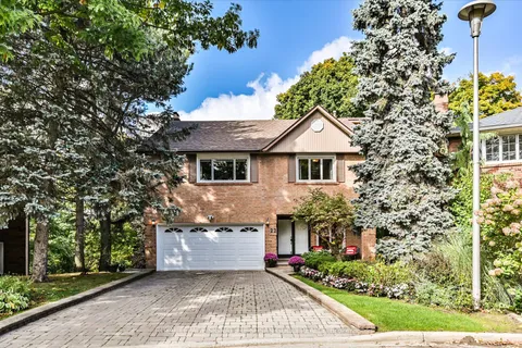 22 Woodvale Cres, Toronto, ON M4C 5N5