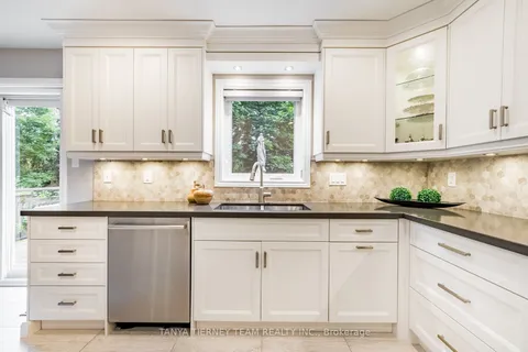 23 Donald Wilson St, Whitby, ON L1R 2H5