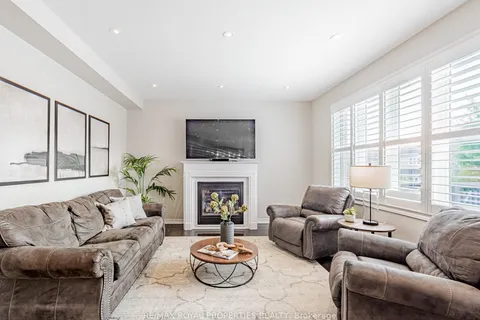 32 Burning Springs Pl, Whitby, ON L1M 0K1