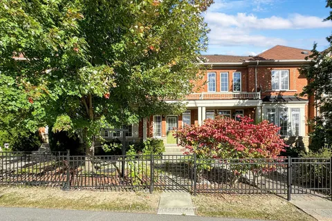 55 Barkdale Way, Whitby, ON L1N 0G1