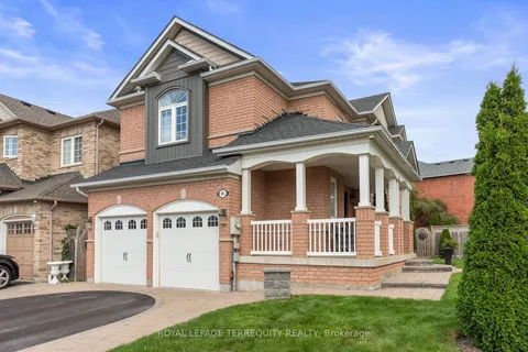 65 Chieftain St, Whitby, ON L1R 3C2