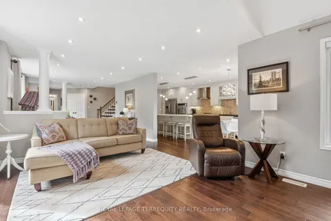 65 Chieftain St, Whitby, ON L1R 3C2