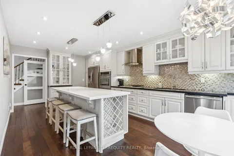 65 Chieftain St, Whitby, ON L1R 3C2