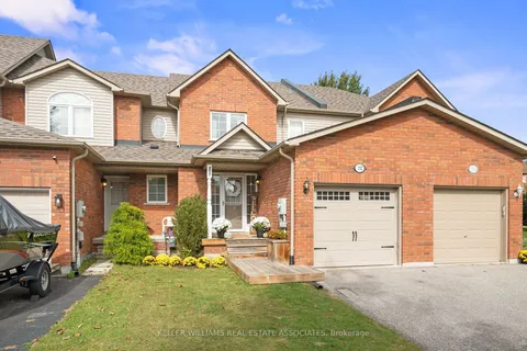 152 Richfield Sq, Clarington, ON L1E 3G3