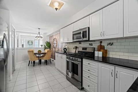 152 Richfield Sq, Clarington, ON L1E 3G3