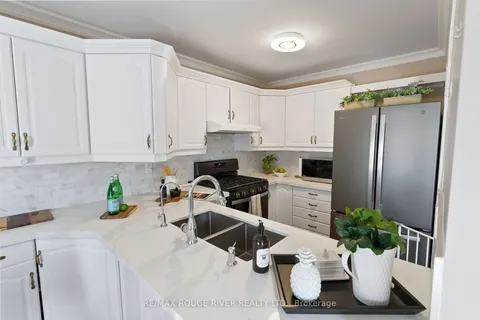 69 Jays Dr, Whitby, ON L1R 2T8