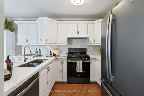 69 Jays Dr, Whitby, ON L1R 2T8