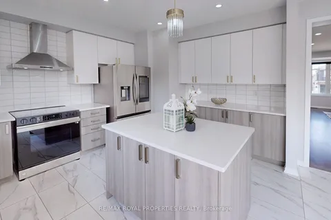 350 Coronation Rd, Whitby, ON L1P 0J1