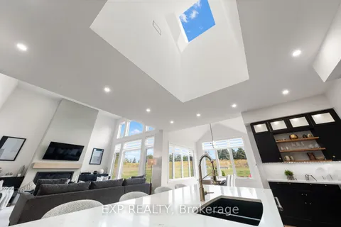 25 Franklin Cres, Whitby, ON L0B 1A0