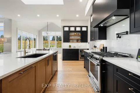 25 Franklin Cres, Whitby, ON L0B 1A0