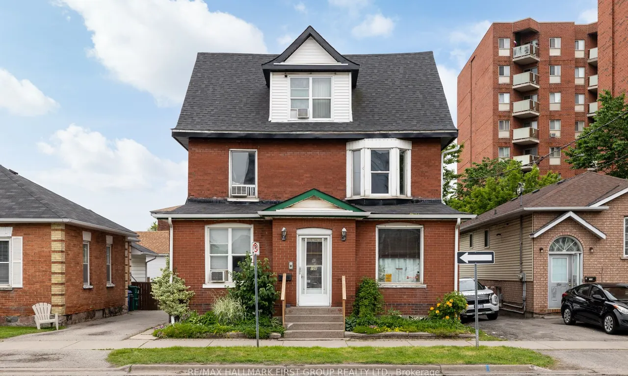 156 Centre St, Oshawa, ON L1H 4A4