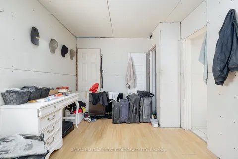 156 Centre St, Oshawa, ON L1H 4A4