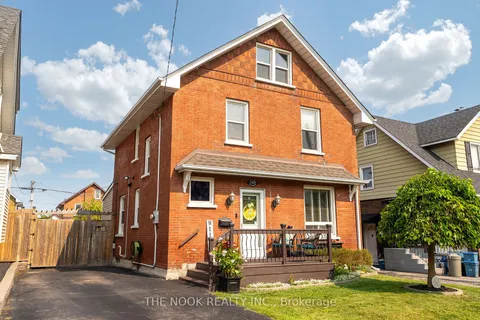 140 Agnes St, Oshawa, ON L1G 1V4