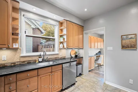 140 Agnes St, Oshawa, ON L1G 1V4