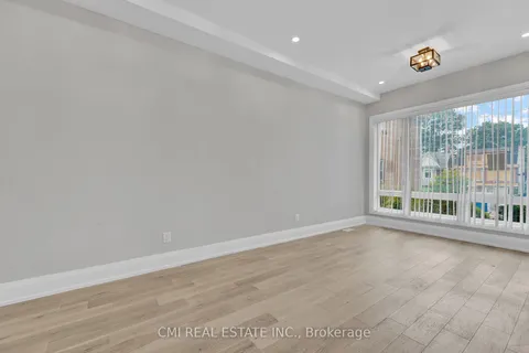 75 Kenilworth Ave, Toronto, ON M4L 3S4