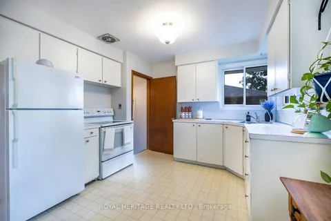 307 Dover St, Oshawa, ON L1G 6G7