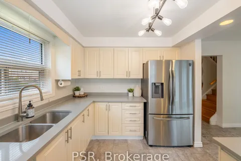 1158 Venus Cres, Oshawa, ON L1J 6E4