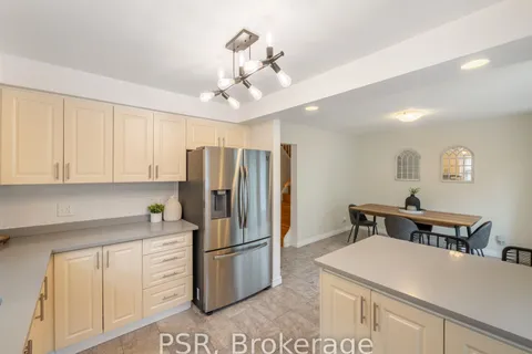 1158 Venus Cres, Oshawa, ON L1J 6E4