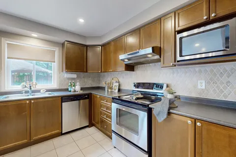 34 HASKELL Ave, Ajax, ON L1T 4Y8