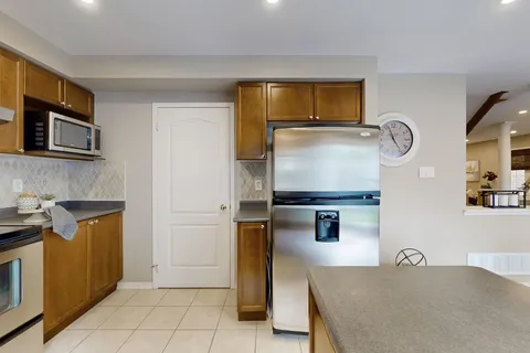 34 HASKELL Ave, Ajax, ON L1T 4Y8